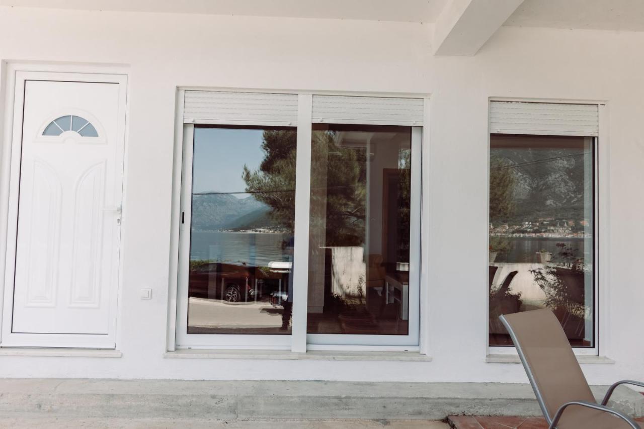 Waterfront Apartment Petrovina Kotor Exterior photo
